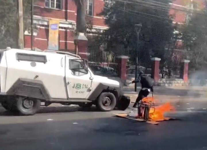 Carro lanza gases habría atropellado a estudiante en nueva jornada de protestas