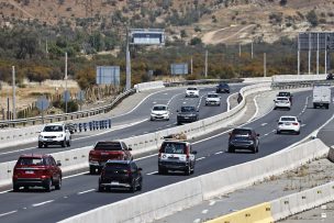 Más de 54 mil vehículos han salido de la Región Metropolitana en nuevo fin de semana largo