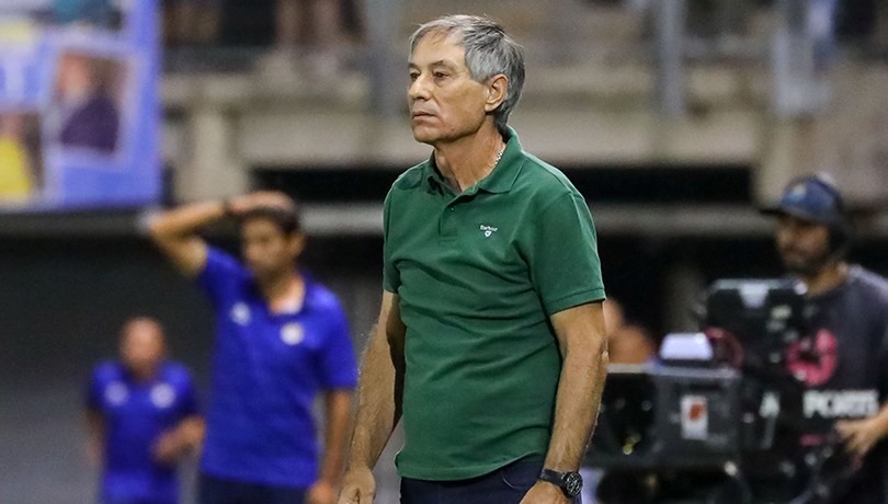 Ídolo de Independiente se suma a las críticas contra Holan: “Fue un gran culpable de lo que sucedió”