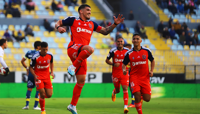 La U derrota a Everton y recorta distancia en la parte alta de la tabla