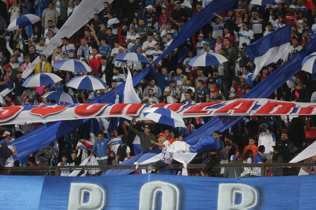 La UC pide ayuda para identificar a barrista que “retuvo” un balón