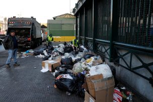 Recolectores de basura nocturnos inician paro en Santiago: Denuncian deplorables condiciones de trabajo