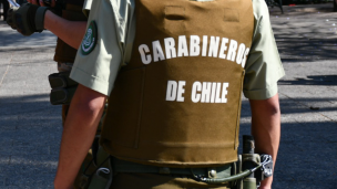 Operativo por robo deja dos carabineros lesionados en el centro de Santiago