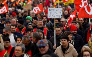 Macron promulgó reforma de pensiones:  Francia eleva edad de jubilación de 62 a 64 años