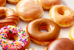 Apertura será este jueves: ya hay personas haciendo la fila para la inauguración de la primera tienda de Krispy Kreme en Chile