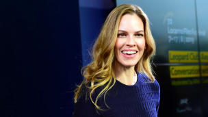 Hilary Swank se convirtió en madre de mellizos a sus 48 años: compartió bella postal de cómo fue su proceso de embarazo