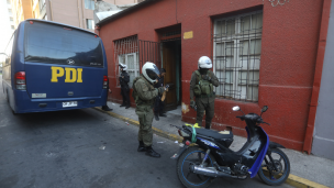 Allanamiento en cité de Estación Central deja a tres detenidos: Había denuncias de venta de drogas, armas y robos