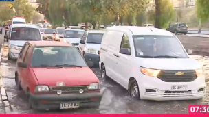 Inundación a las afueras del Parque O'Higgins genera gran congestión