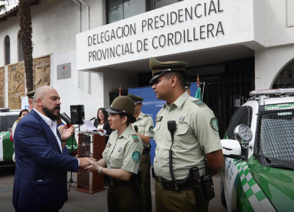 Gobierno entrega patrullas 4×4 a Carabineros de Puente Alto: “Para que el Estado se haga presente con igualdad”