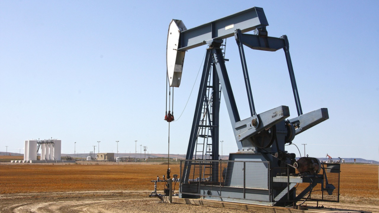 Precio del petróleo cae hasta cerca de US$90 por barril ante expectativas de acuerdo entre Estados Unidos e Irán