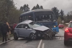 Choque frontal entre un bus y un auto deja un muerto en Vilcún