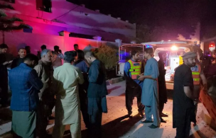 Atentado terrorista en una comisaría  mata a ocho policías y deja 57 heridos en Pakistán