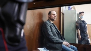 Tribunal de Rusia condena a 25 años de cárcel al opositor Vladimir Kara Murza por alta traición