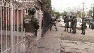 Allanamientos en la población La Victoria: Carabineros detiene a organización criminal ligada a tráfico de drogas y uso de armas de fuego