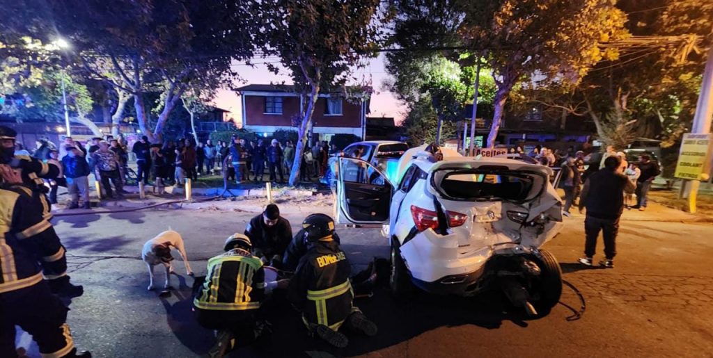 Conchalí: delincuente causó colisión múltiple al intentar escapar de Carabineros