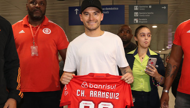 “El Príncipe está de vuelta”: Charles Aránguiz aterriza en Brasil para sumarse al Inter