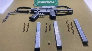 Sujetos llevaban un subfusil del Ejército argentino: Tres detenidos tras control vehicular en La Pintana