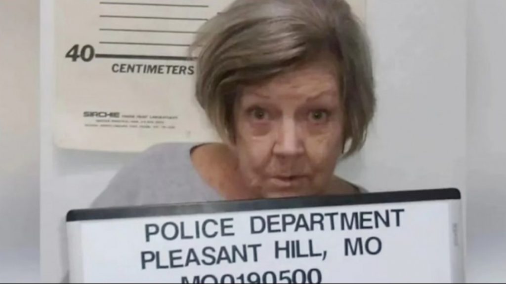 Señora de 78 años robó un banco y dejó curiosa nota al cajero: “13 mil billetes pequeños, gracias”