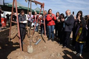 Ministro Montes entregó 400 soluciones habitacionales en Peñalolén y La Florida