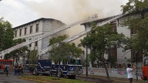 Mineduc valora querella tras incendio en Liceo de Aplicación