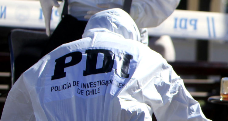 Encuentran cadáver al interior de contenedor de basura en calle de Recoleta