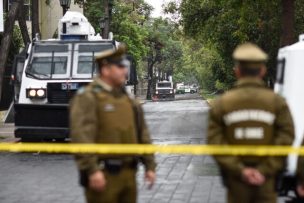 Detienen a dos menores por incidentes en el Liceo de Aplicación: encapuchados lanzaron bombas molotov