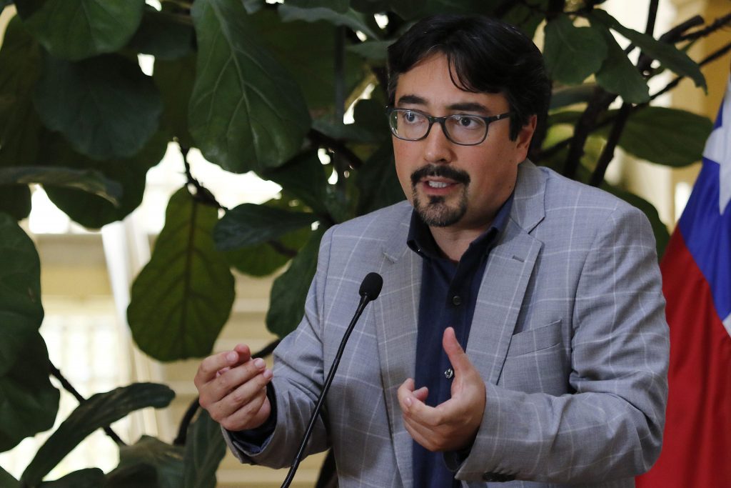 Senador Latorre por ley corta: “Lamento el tono de la campaña del terror que han levantado las Isapres”