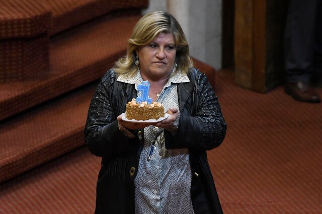 FOTOS | Diputada Naveillan entrega torta a ministra Tohá