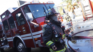 Incendio afecta a locales comerciales y viviendas en Caleta Lenga