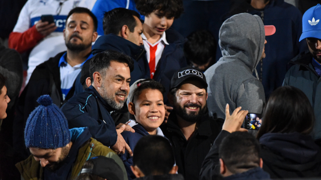 Carabineros desmiente “categóricamente” mayor contingente policial por la presencia del Presidente Boric en el estadio Santa Laura