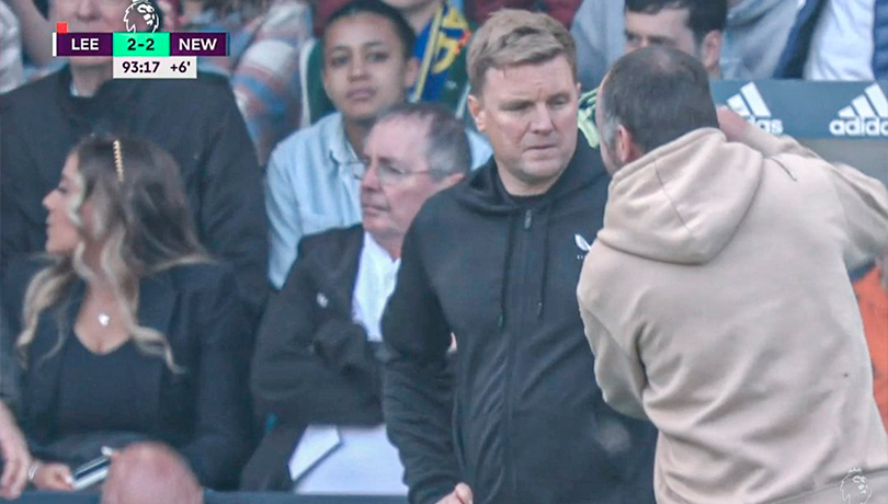 ¡Insólito! Fanático del Leeds invadió la cancha y agredió al DT de Newcastle