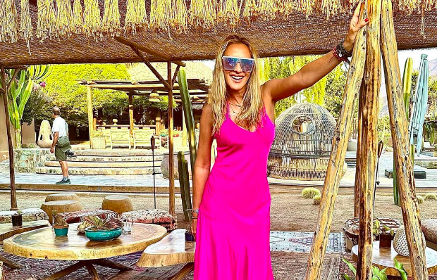 Angélica Castro enamora a sus fans con veraniega fotografía: “Cómo me gustaría estar en la playa…”