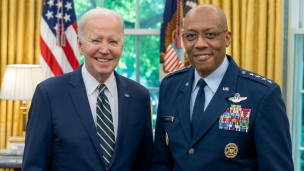 Joe Biden nombra a Charles Brown como nuevo jefe del Estado Mayor Conjunto de Estados Unidos