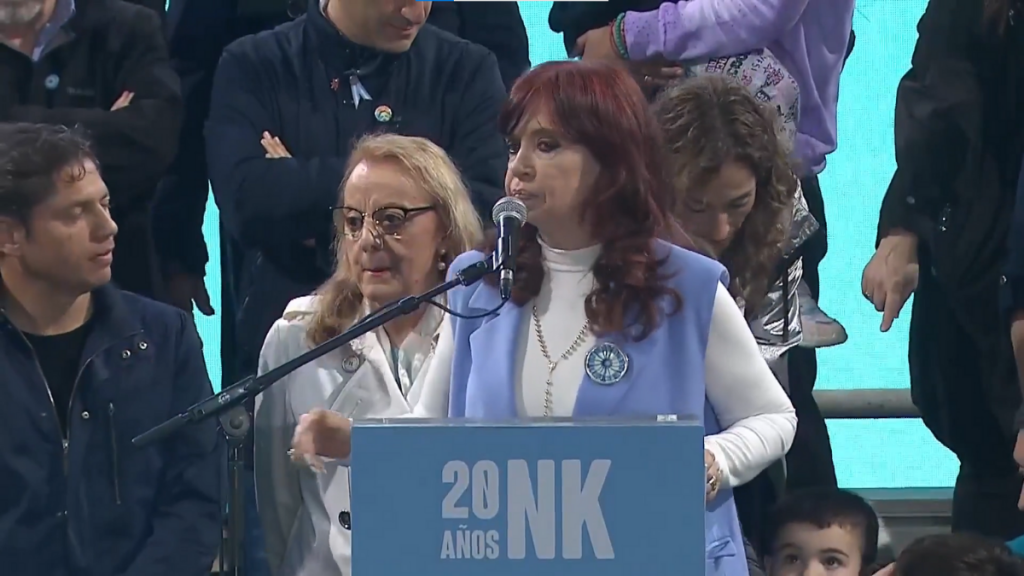 Cristina Fernández: “Me quieren matar o meter presa, pero nunca fui de ellos. Soy del pueblo y de ahí no me muevo”