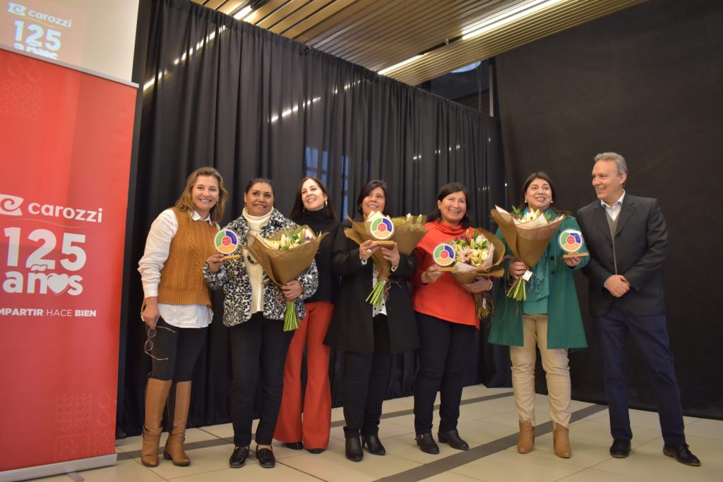 Mujer Inspira Carozzi reconoce a colaboradoras y vecina de San Bernardo por su aporte a la comunidad