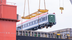 ¡En camino!: Se embarcaron desde China los 4 trenes restantes del servicio Chillán-Santiago