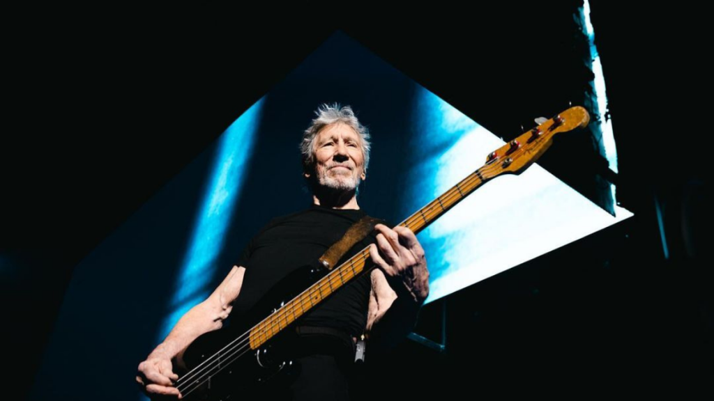 Embajador de Israel en Chile critica atuendo de Roger Waters en concierto y acusa que “se vistió de nazi”