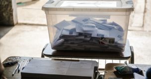 Local de votación sufrió derrumbe de techo: habría otras salas estarían en mismas condiciones