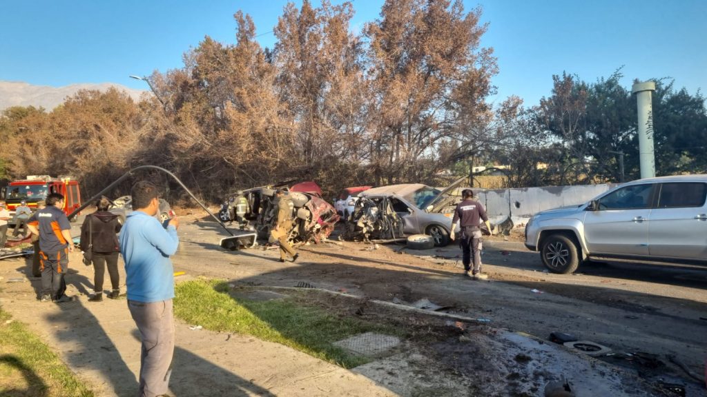 Al menos 8 lesionados tras grave choque en Peñalolén: Accidente involucró a 12 vehículos