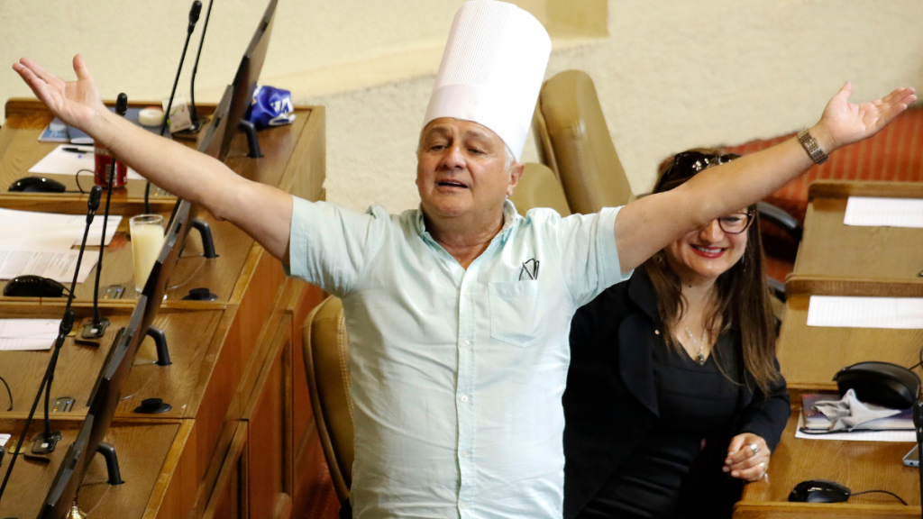 Diputado Palma por Consejo Constitucional: “Este plato se llama lomo vetado por la capacidad de veto que tiene la fuerza Republicana”