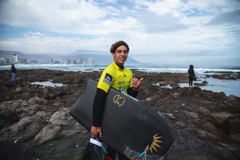 Iquiqueño Joaquín Soto comandó descollante actuación en el Erizos Internacional Iquique Bodyboard Pro