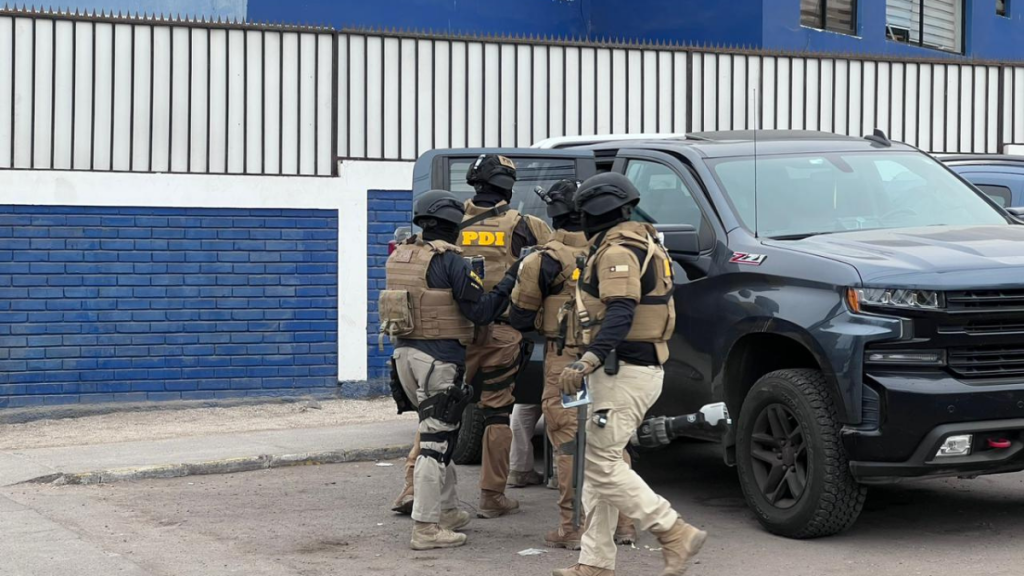 Operativo con 200 detectives en Iquique y Alto Hospicio: Allanan 20 viviendas y detienen a miembros de la “Mafia del Norte”