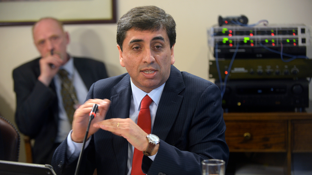 Ex superintendente de Salud por ley corta de Isapres: “Parece escrito por las dos almas del Gobierno”