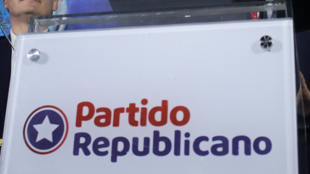 Republicanos condenan ataque contra vehículo de la familia Urban: “Es una muestra más de la violencia y terrorismo que sufren miles de personas”
