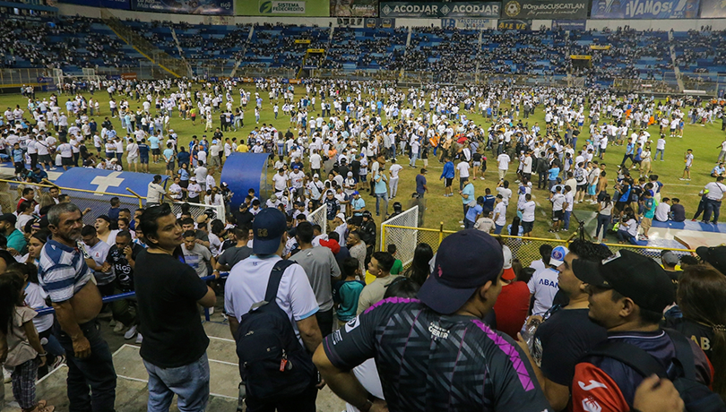 Tragedia en El Salvador: estampida en estadio dejó al menos doce fallecidos