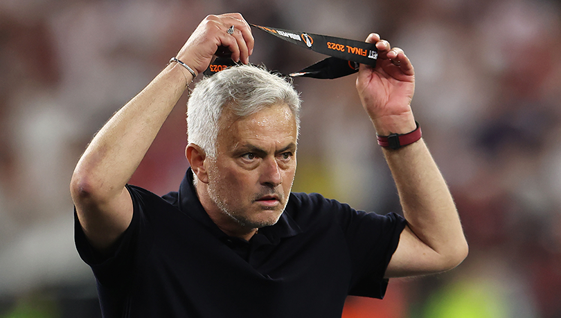 ¡Regaló la medalla! La particular reacción de Mourinho tras perder la Europa League