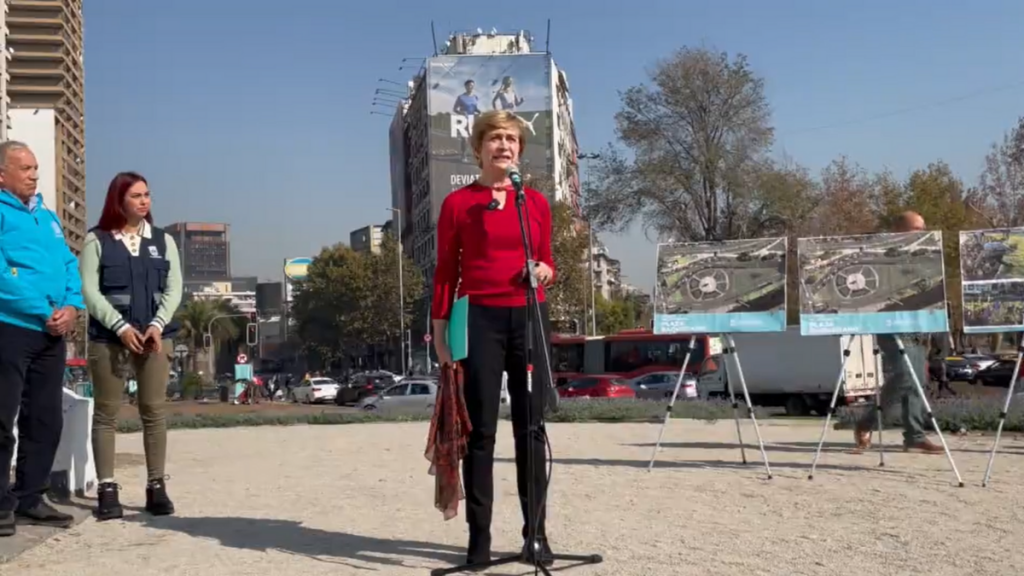 Matthei emplaza a Orrego por eliminar rotonda de Plaza Baquedano: “No tiene facultades para anunciar eso”