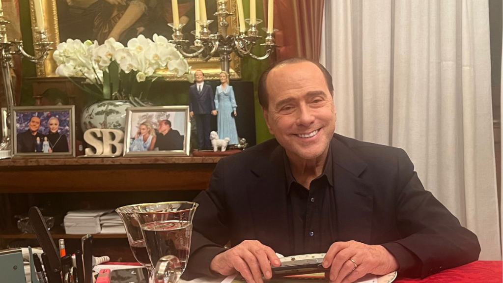 Silvio Berlusconi recibe el alta médica después de 44 días hospitalizado por leucemia en Milán