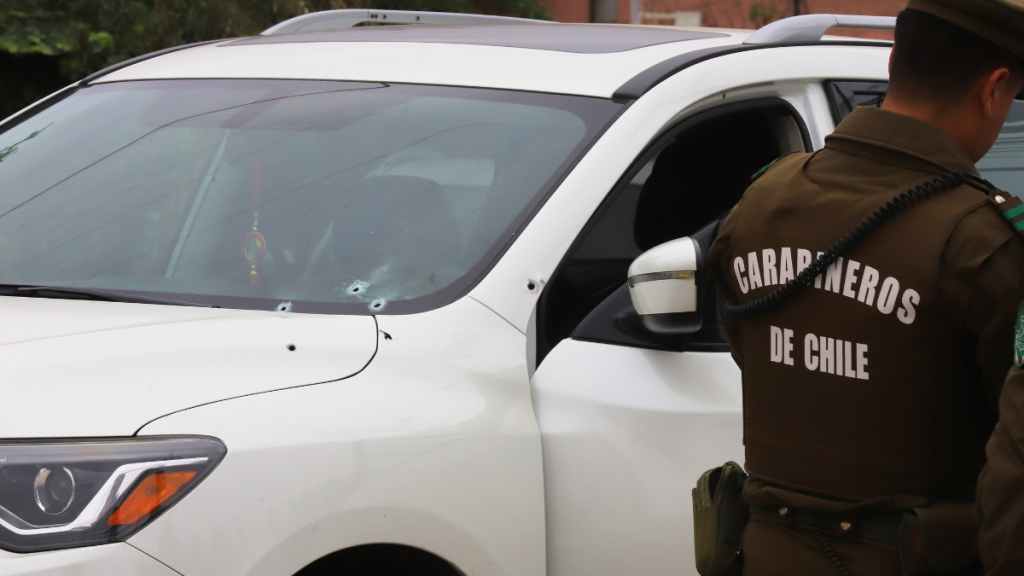 Carabinero dispara contra sujetos acusados de robar un automóvil en Reñaca: Intentaron atropellar al funcionario