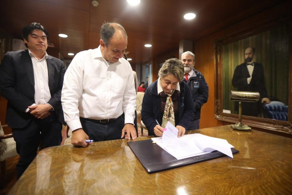 Biobío: firman convenio por $148 mil millones con foco en conectividad e infraestructura